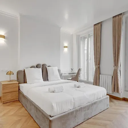 High End Parisian 3 10th Arrondissement Parigi